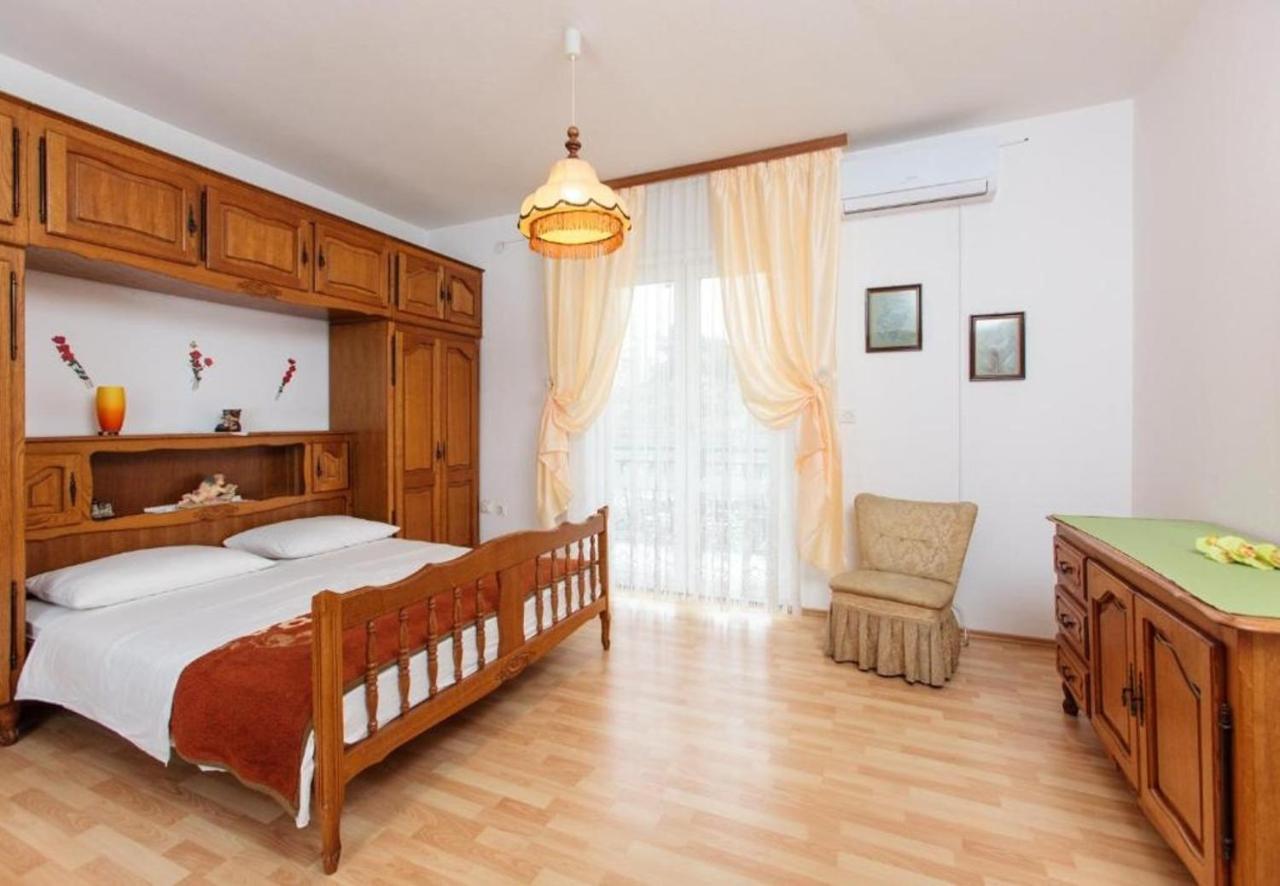 Apartment Knez 1 - 50 M From Beach Podstrana Eksteriør billede