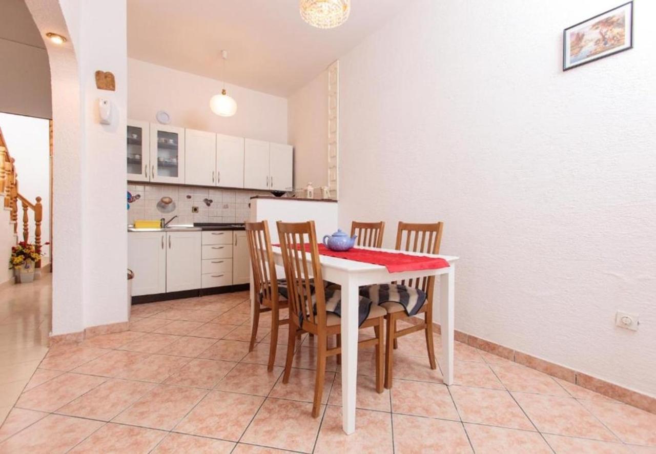 Apartment Knez 1 - 50 M From Beach Podstrana Eksteriør billede