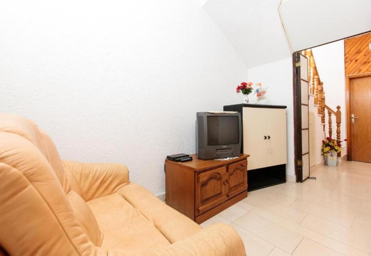 Apartment Knez 1 - 50 M From Beach Podstrana Eksteriør billede