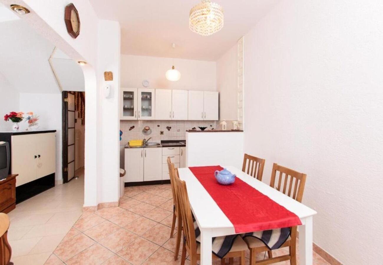 Apartment Knez 1 - 50 M From Beach Podstrana Eksteriør billede