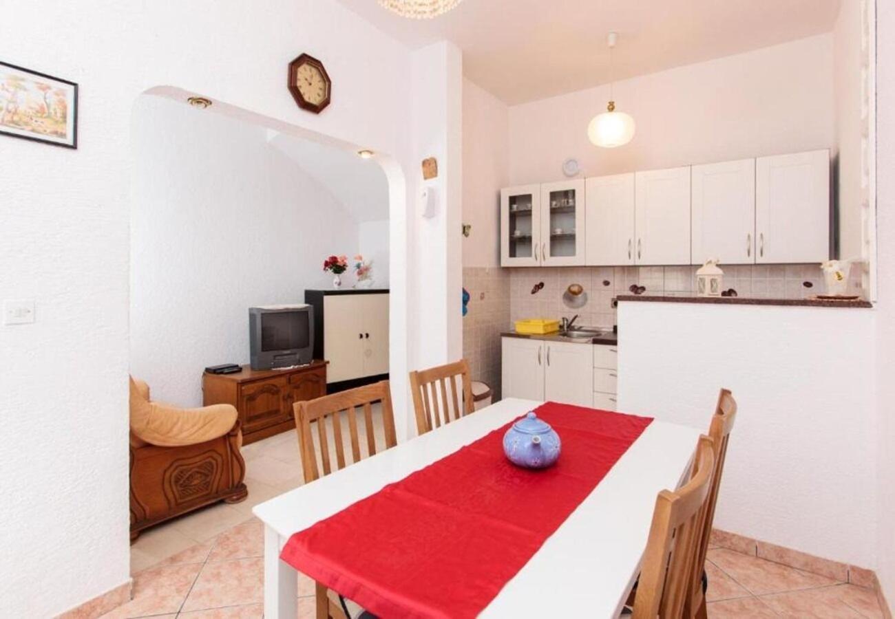 Apartment Knez 1 - 50 M From Beach Podstrana Eksteriør billede