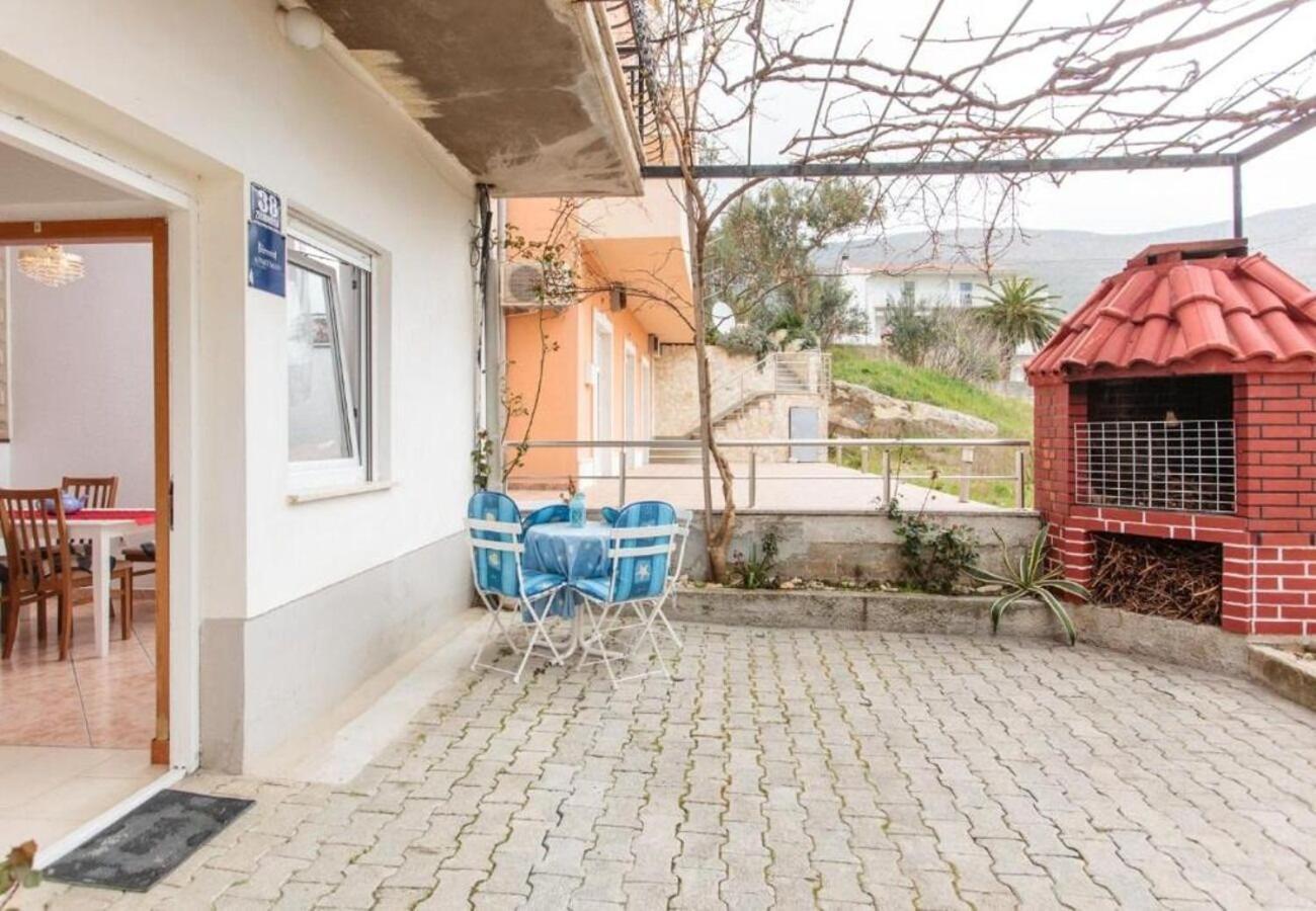 Apartment Knez 1 - 50 M From Beach Podstrana Eksteriør billede