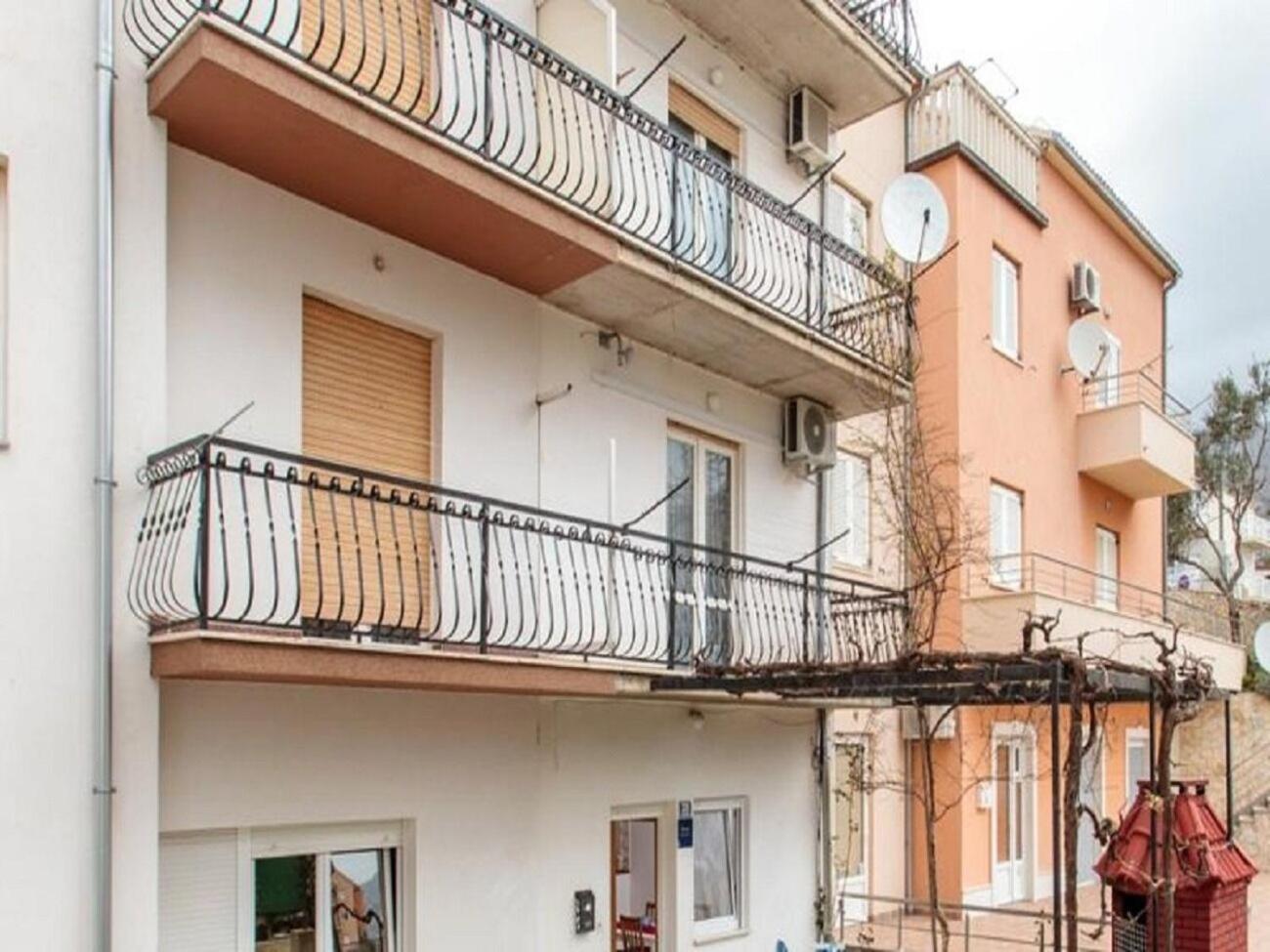 Apartment Knez 1 - 50 M From Beach Podstrana Eksteriør billede