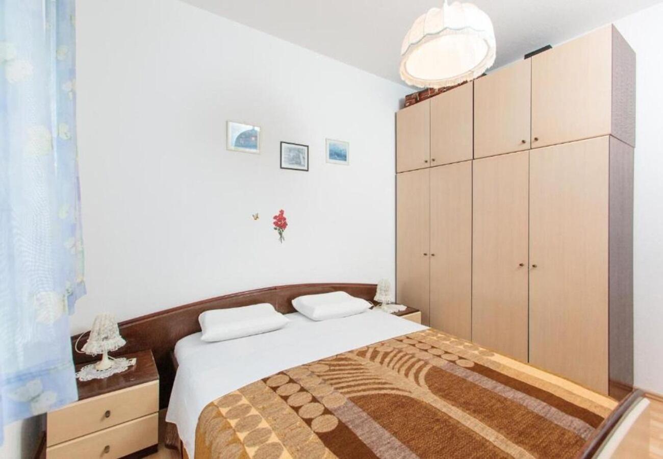 Apartment Knez 1 - 50 M From Beach Podstrana Eksteriør billede